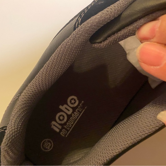 Men’s “NO BOUNDARIES” black athletic shoes - Picture 4 of 4